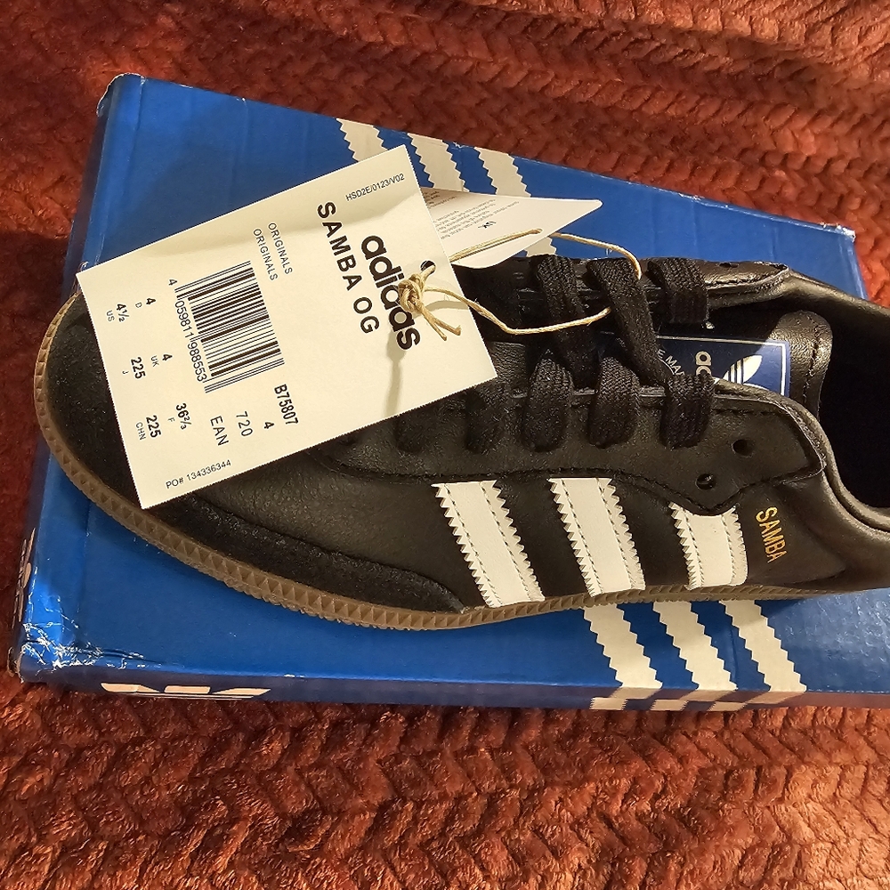 Adidas Black and White Samba OG Sneakers Iconic Design - Picture 2 of 5